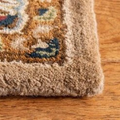 Beige Medallion Tufted Accent Rug 2'x3' - Safavieh